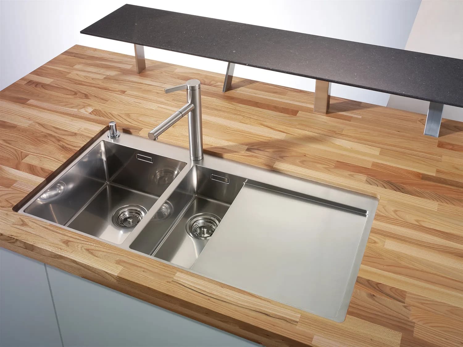 Hochwertige Spülen im perfekten Einbauverfahren 6