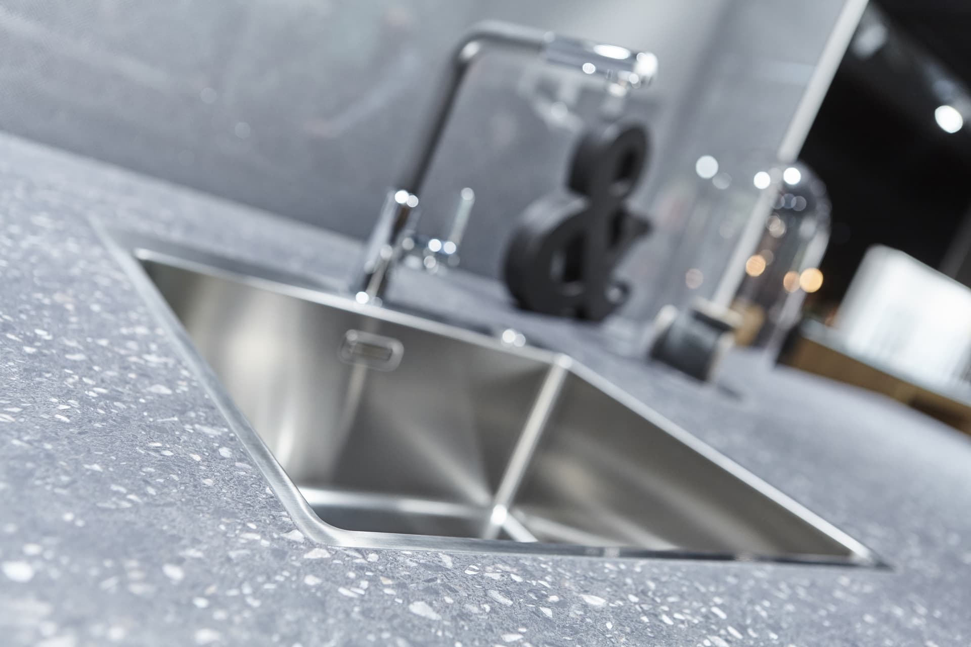 Hochwertige Spülen im perfekten Einbauverfahren